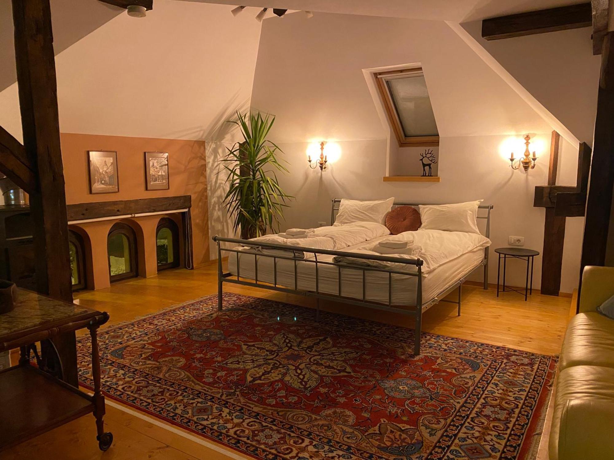 Rose'S Oldtown Apartment Braşov Dış mekan fotoğraf
