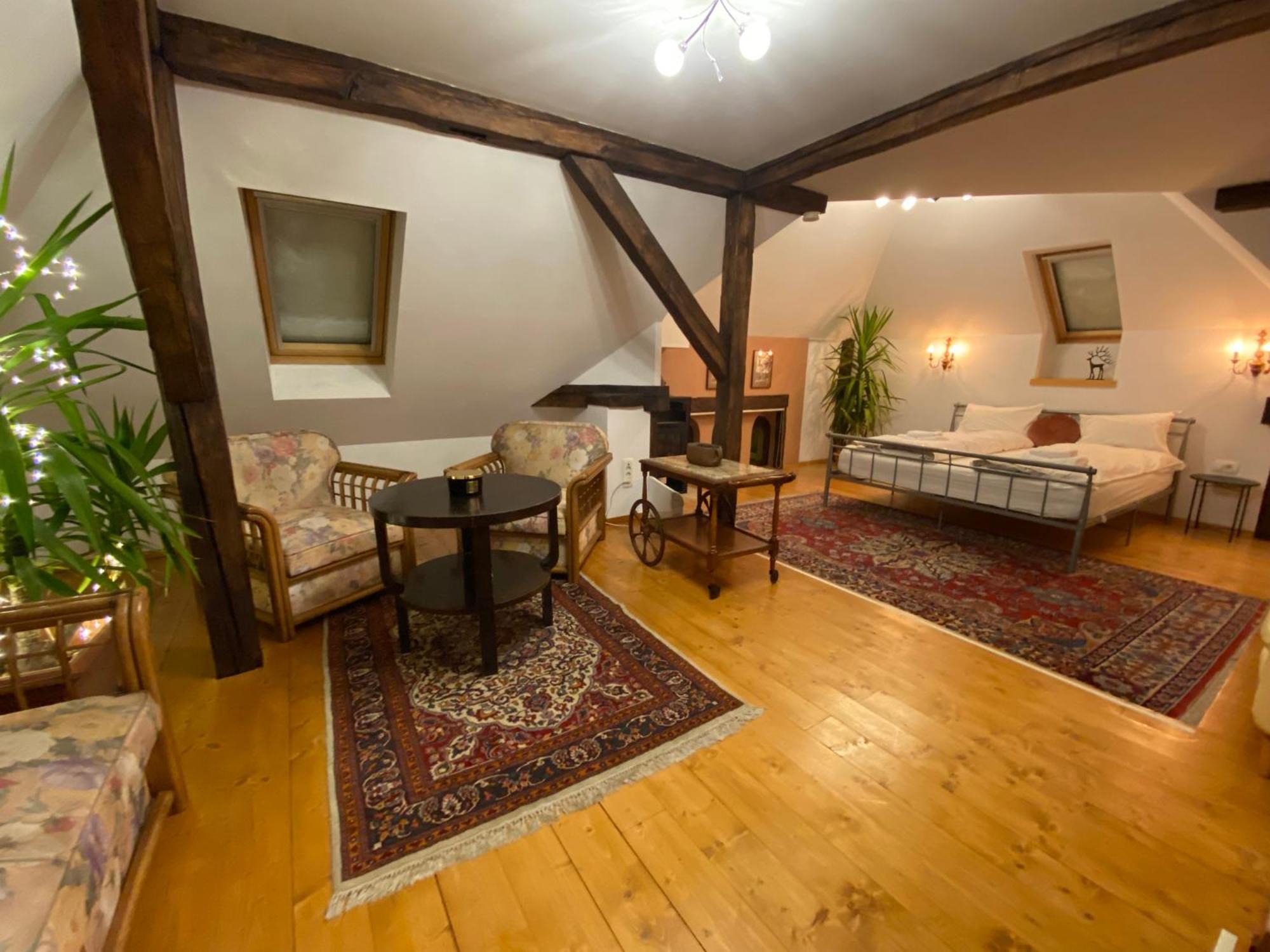 Rose'S Oldtown Apartment Braşov Dış mekan fotoğraf